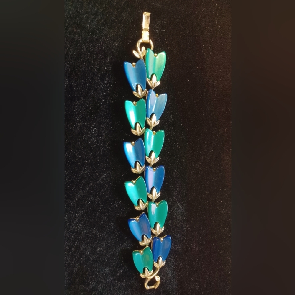 Vintage 1970s Lisner Blue and Green Lucite/Silvertone Bracelet